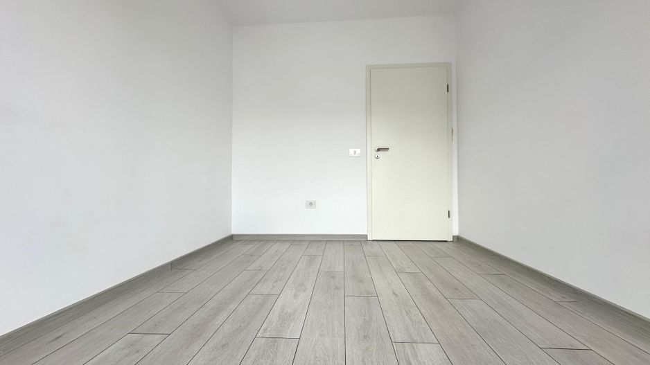 Apartament 3 camere, nemobilat | Parcare  + boxă - Poză 5