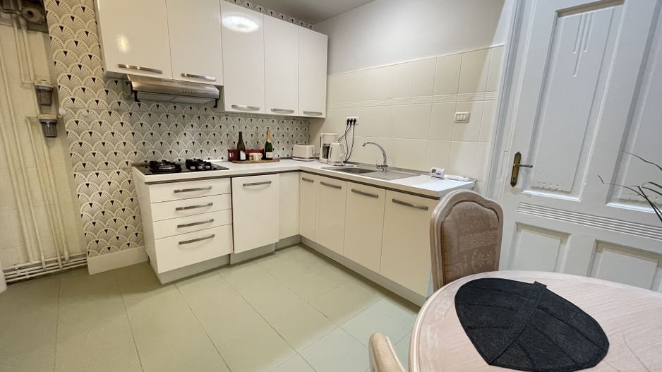 Apartament 4 camere spatios  in zona Sinaia - Poză 4