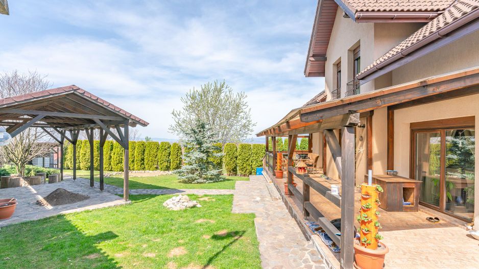 Casa Sacele amplasata in vecinatatea padurii cu pompa de caldura - Poză 32