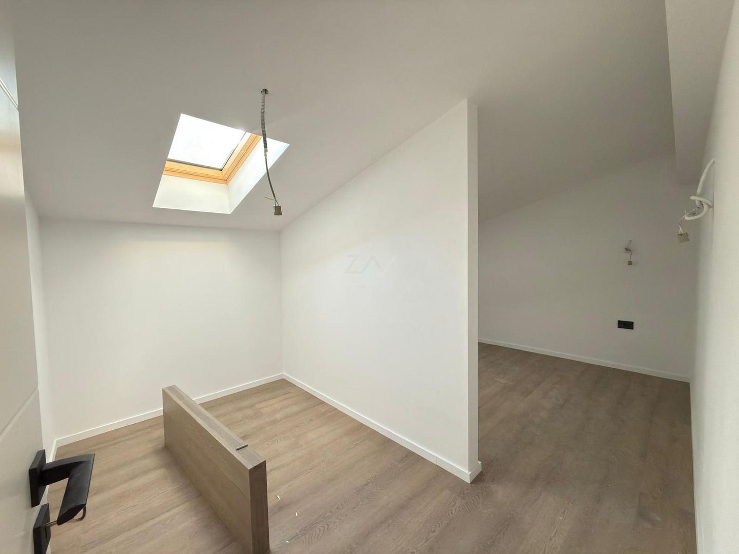 Ap pe 2 niveluri. Decomandat. 2 locuri de parcare. - Poză 11