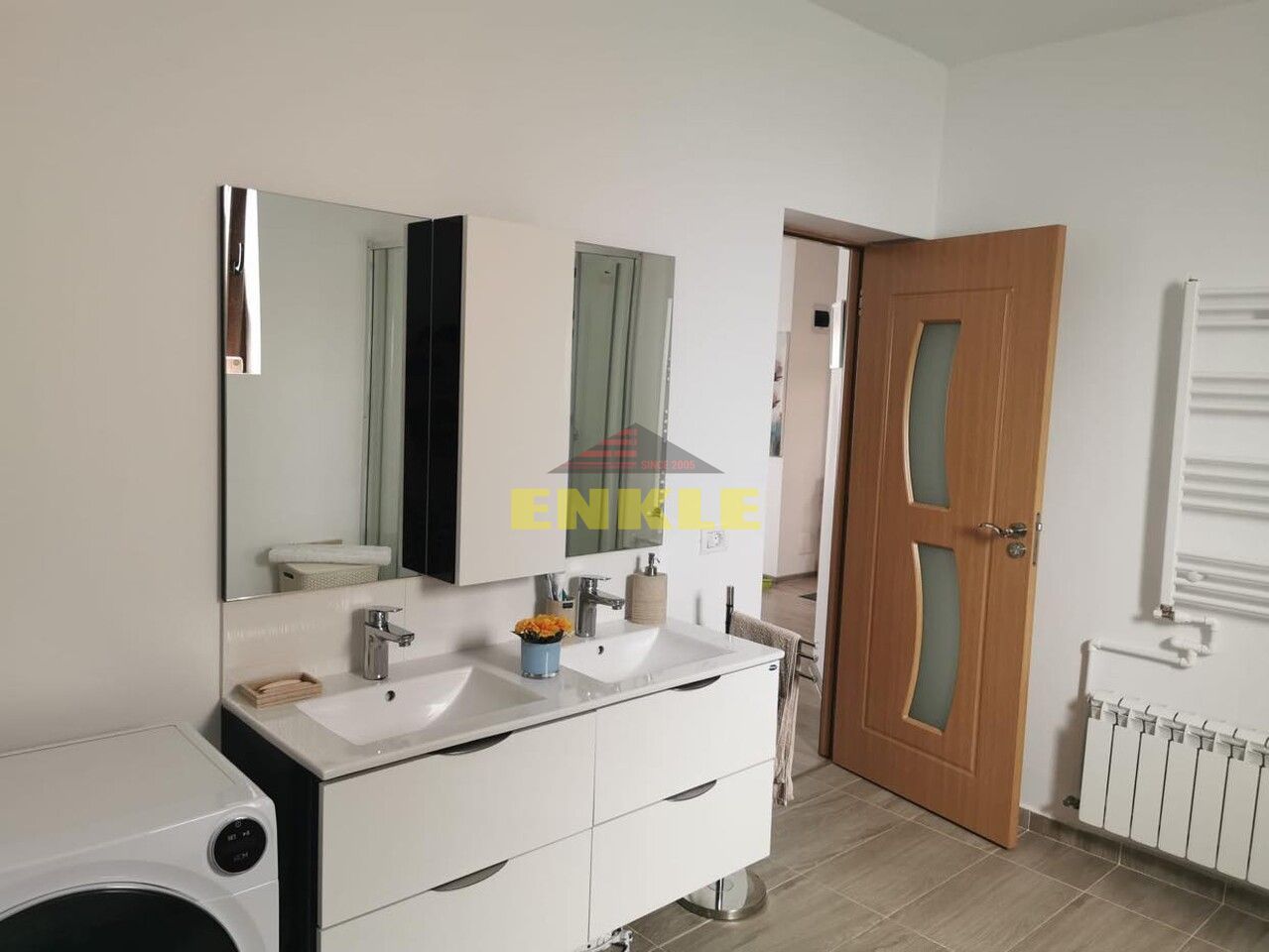 Casa , P+1+teren, 500 mp,situata in Curtesti ,pret 155000 Euro,mobilata si uitilata - Poză 2