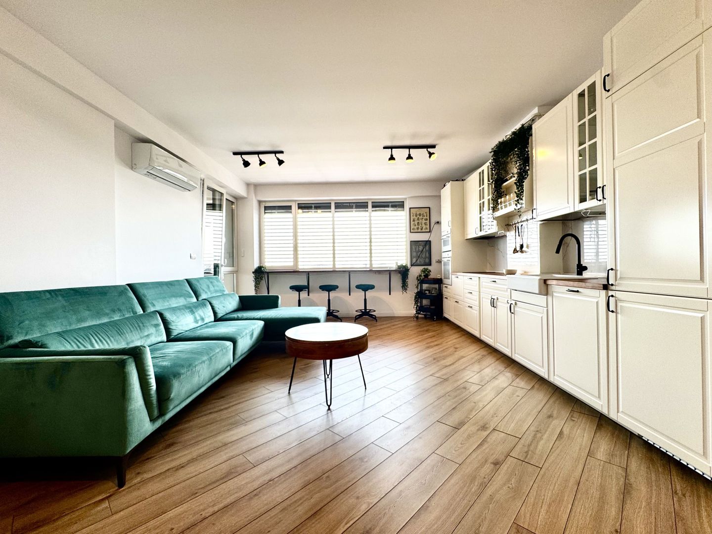 Apartament penthouse, cu terasa generoasă, la intrare in Giroc - Poză 3