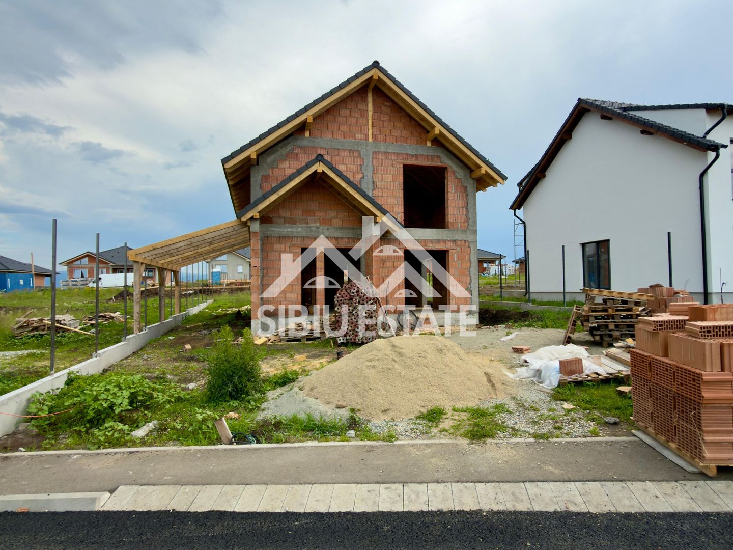 Casa noua oportunitate investitie sau locuinta - se vinde la ROSU - Poză 6