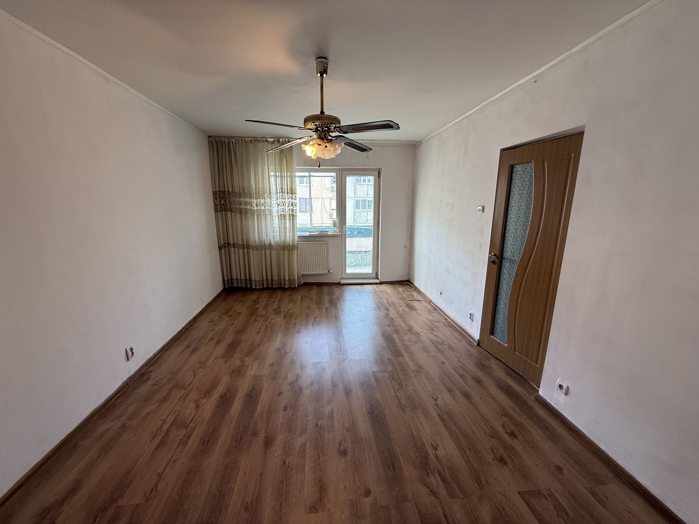Apartament 2 camere 53,5 mp etaj 6 strada Moinesti- drumul taberei - Poză 3