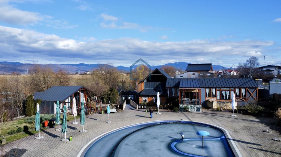 Proprietate unică de vânzare – piscină, restaurant, terasă - Poză 1