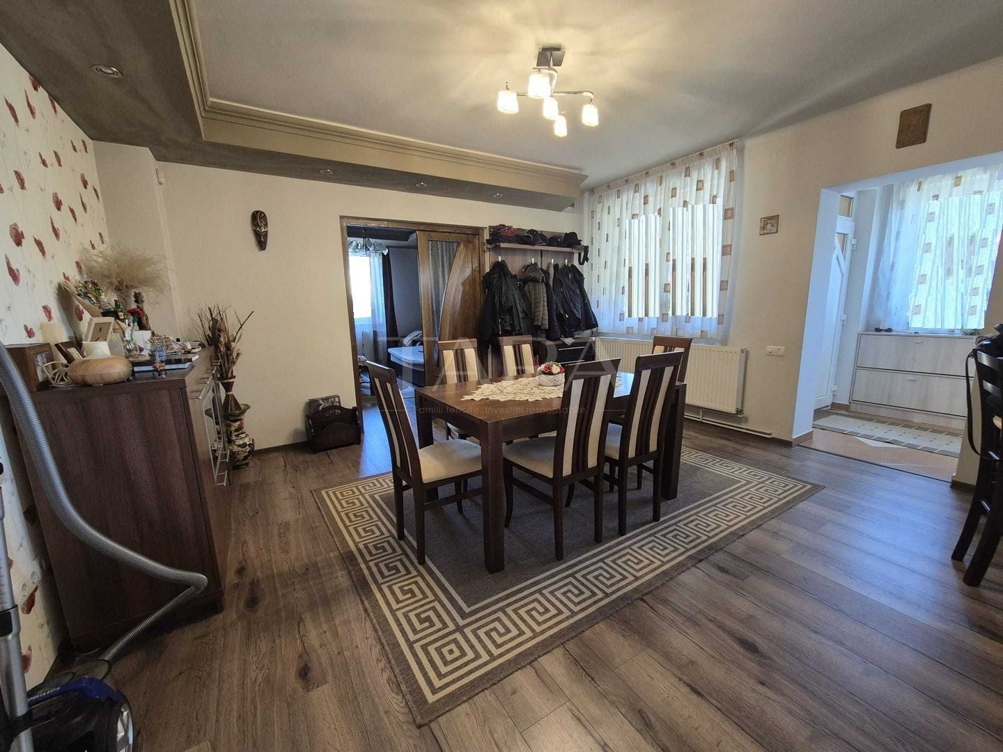 Casă cu grădină generoasă, perfectă pentru familie - Luna de Sus. - Poză 2