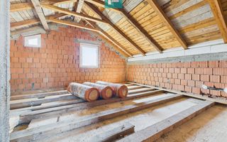 Casa la gri in Frumuseni - Poză 10