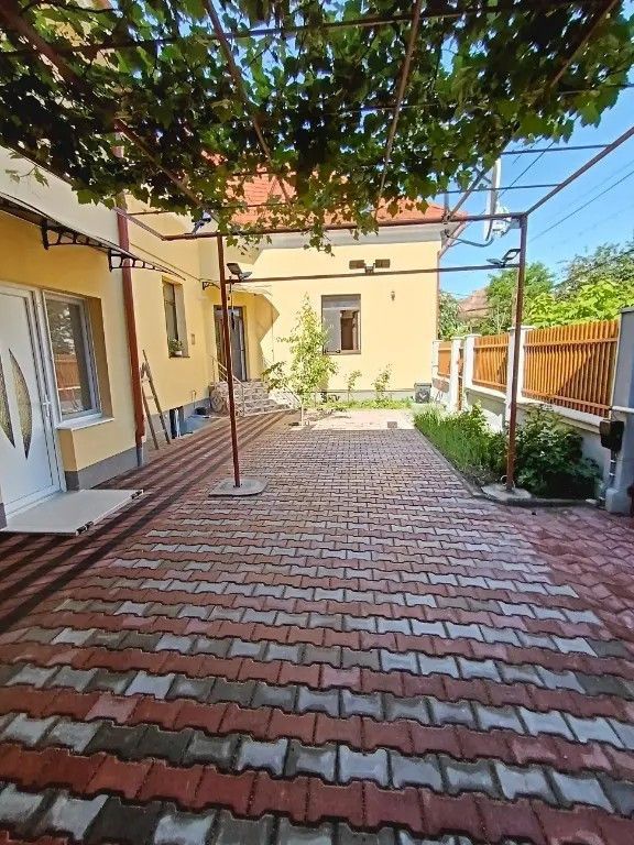 Casă 5 camere, 3 bai,2 bucătării, 200 mp utili, 370 mp teren - Poză 15