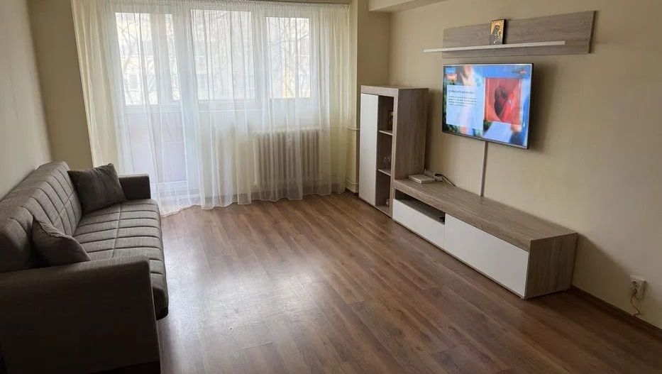 AP. 3 CAMERE CRANGASI, DOG-FRIENDLY, BUCATARIE INCHISA, METROU 5 MIN - Poză 1