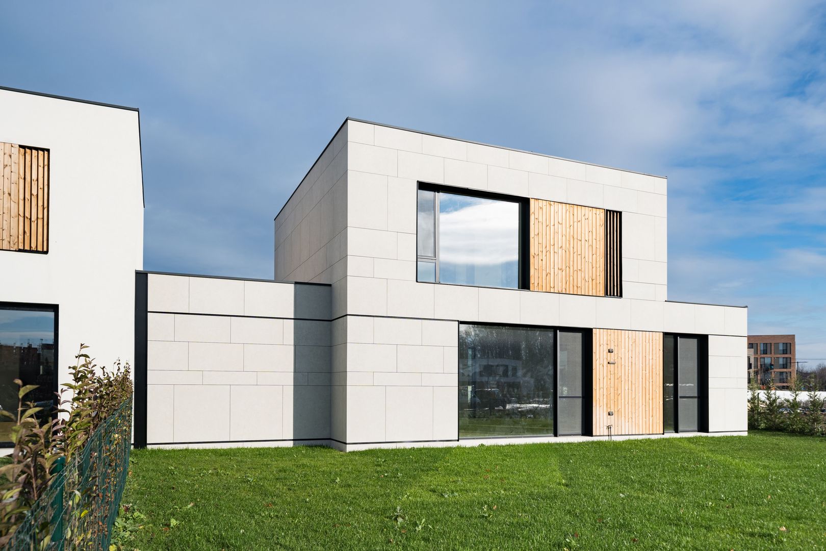 Vila tip UV10 mobilata partial in Amber Forest-prima inchiririere - Poză 3