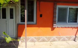 Casă cu teren în comuna Trifești, la 5 minute de Prut – 4 camere, 60 mp utili, 1270 mp total - Poză 1