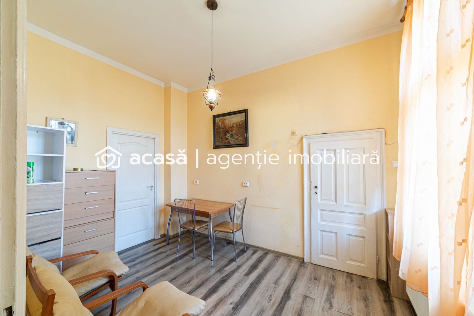 Apartament la casă cu 3 camere zona Pârneava - Poză 3