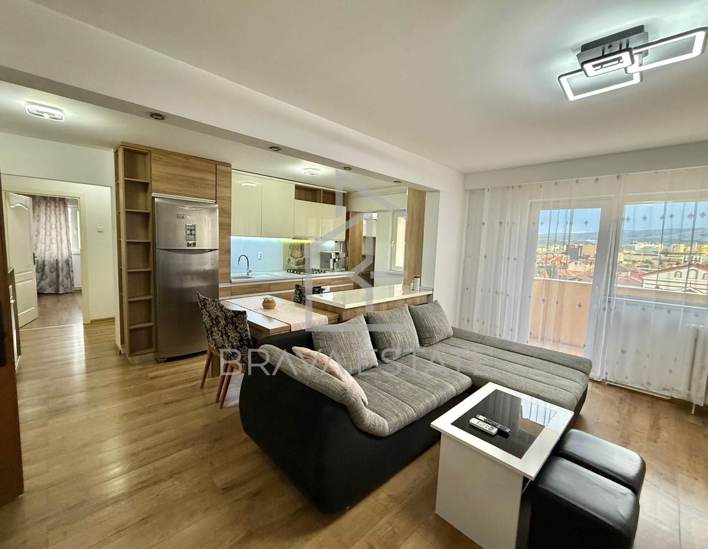 Apartament 4 camere, 2 balcoane, parcare, zona Mărăști - Poză 2