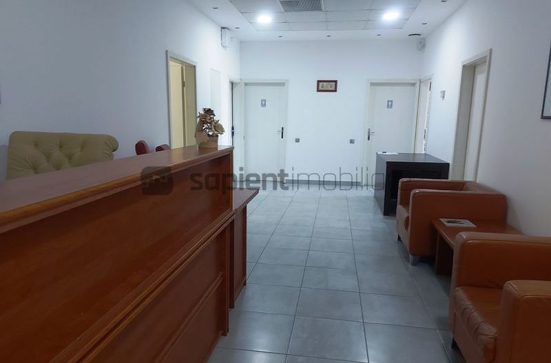 Spatiu comercial ultracentral ideal pentru birouri - Poză 15