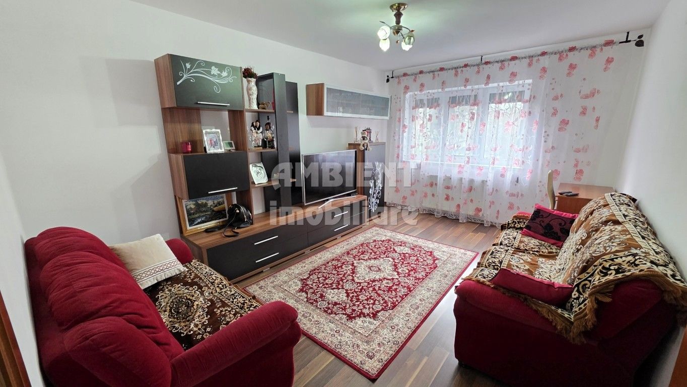 Apartament cu 3 camere, mobilat si utilat, etaj 1, zona Centru; - Poză 2