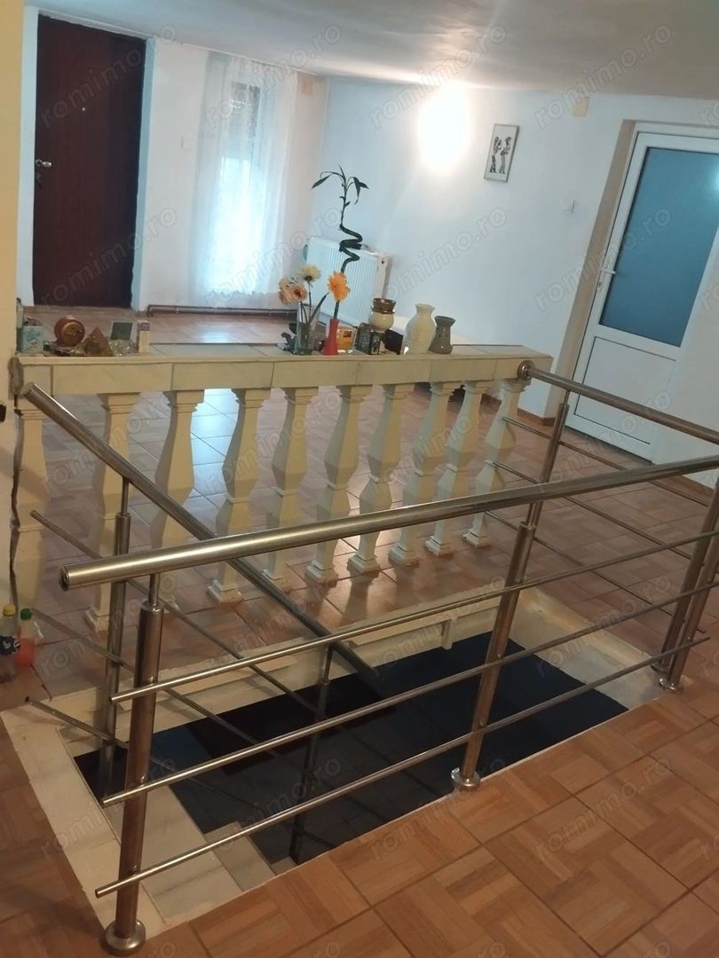 Casă de vânzare cu teren 920 mp - Poză 3