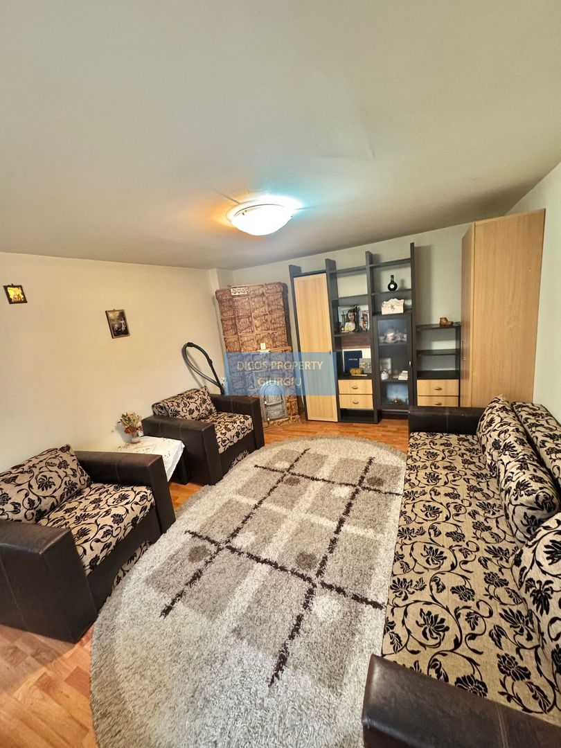 De vânzare casă cu 4 camere, garaj - Poză 3