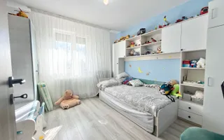 Apartament cu 3 camere decomandat, complet mobilat si utilat la parter in Giroc. - Poză 12