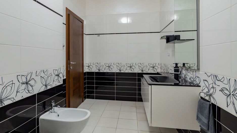 3 camere | 95 mp + terasă 20 mp | Vedere frontală lac | Mamaia-Cazino - Poză 19