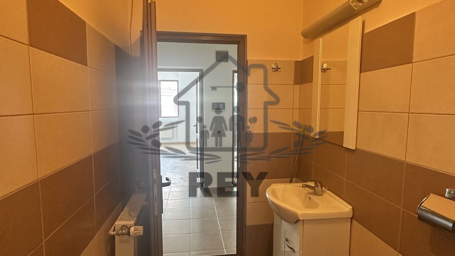 Imobil 3 niveluri, renovat, cu spațiu comercial si 2 ap.- Bd. Victoriei - Poză 12