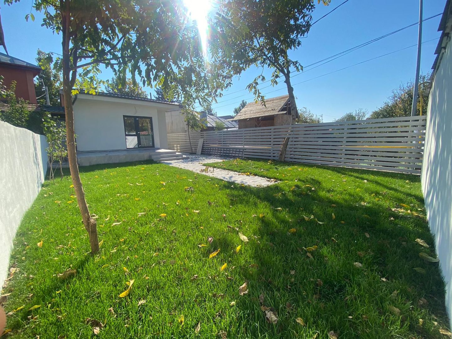 Casa noua în Giulesti de închiriat - curte 220mp - Poză 2