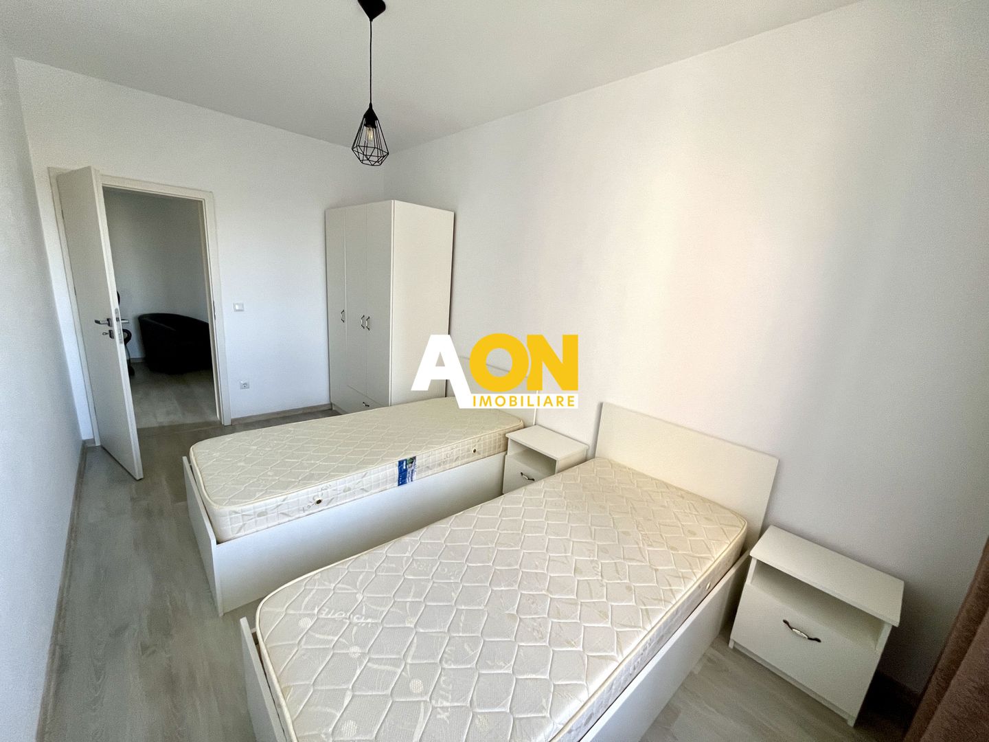 Apartament cu 3 Camere, Bloc Nou, Etaj 1, Zona Centru - Poză 9
