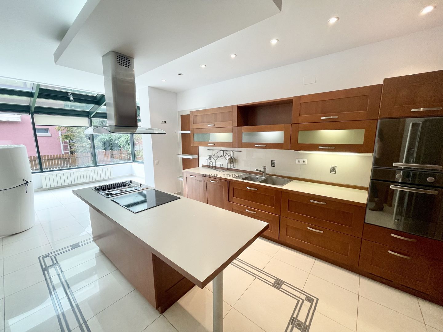 VILA CU 7 CAMERE IN COMPLEX REZIDENTIAL IN IANCU NICOLAE - Poză 8