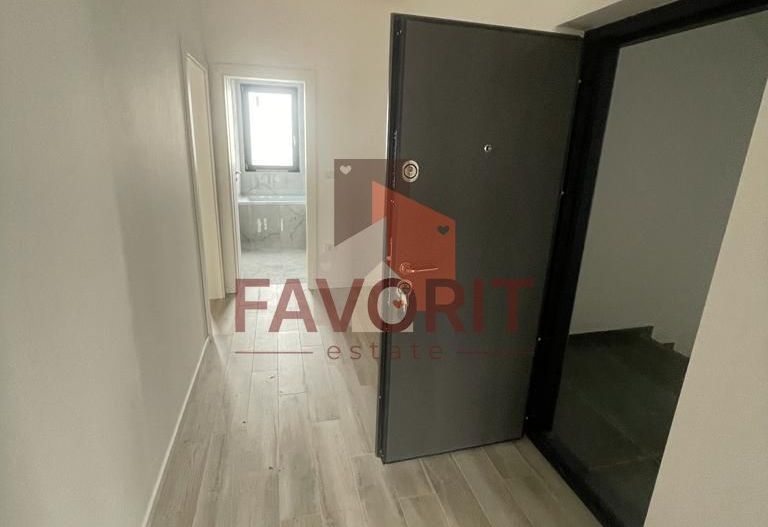 Decomandat. Zona Buziasului. Parcare in curte. - Poză 3