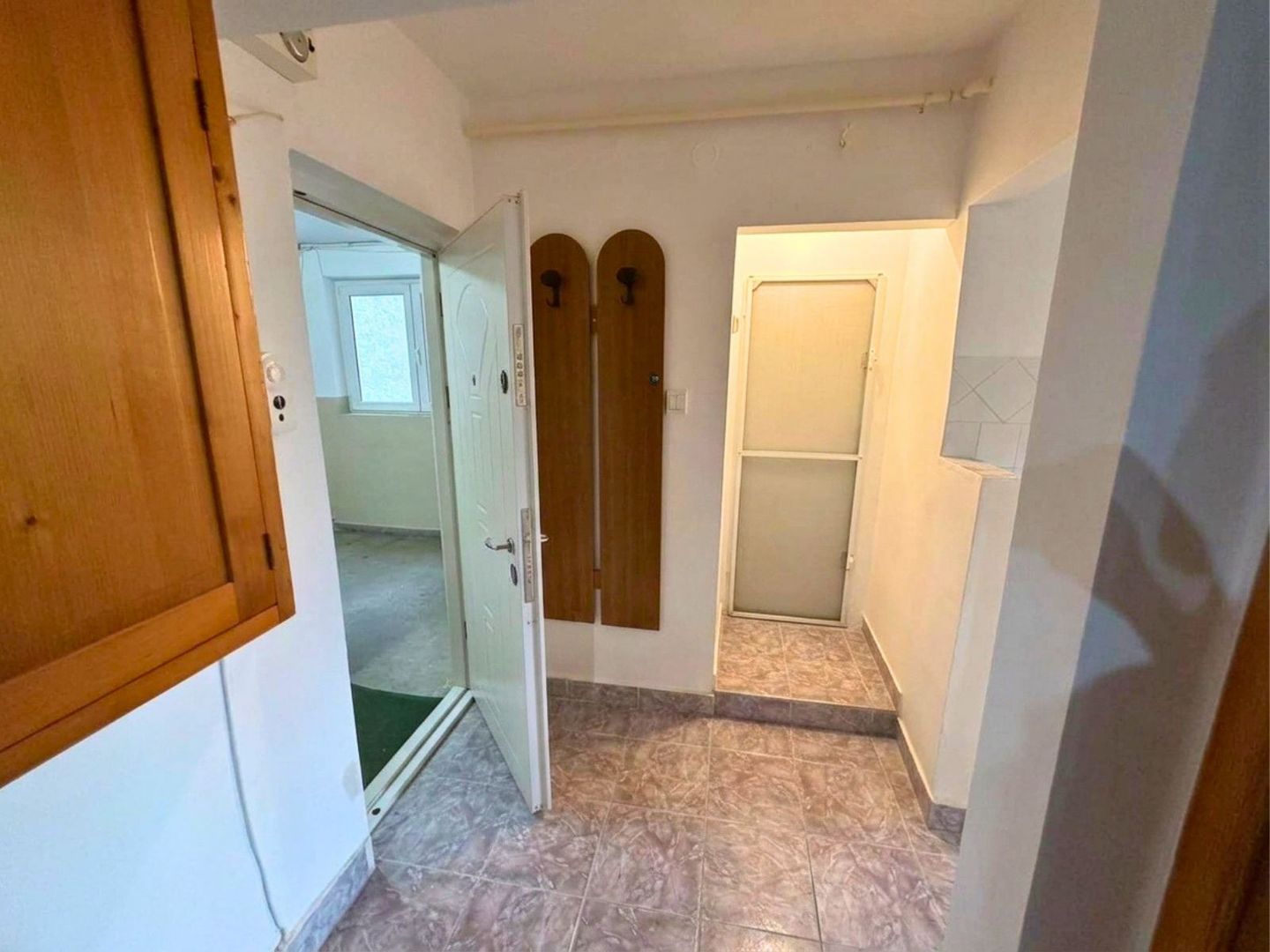 Garsonieră decomandată zona lenin etaj 2 29 mp la 5 minute de centru - Poză 6