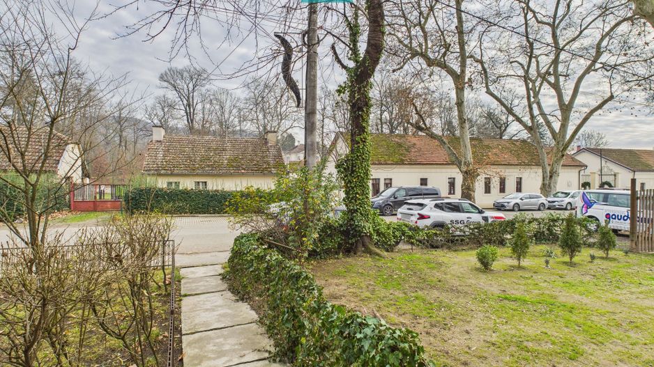 Apartament Săvârşin vizavi de intrarea la Castel - Poză 2