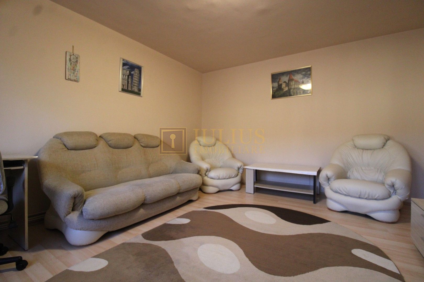 3 camere + 2 bai, centrala proprie. zona Aradului. - Poză 1