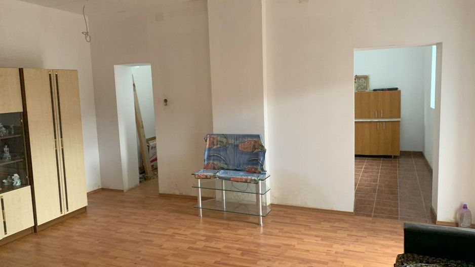  Casa cu teren generos de 1084 mp in centrul comunei Pischia, strada principala - Poză 13