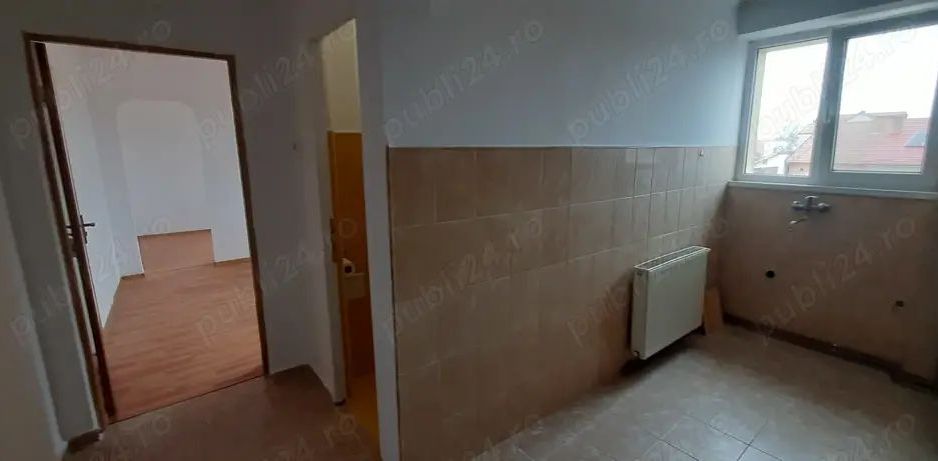 BRASADAS vinde ap cu 2 cam CENTRAL 38mp 3/3 Lucaciu. - Poză 1