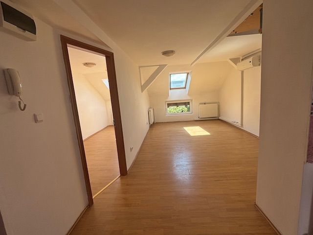 Apartament tip mansarda - Poză 2