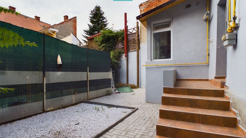 Apartament cu 2 camere la casă zonă centrală - Poză 1