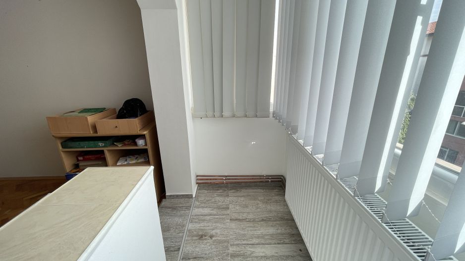 Apartament cu trei camere în bloc izolat -zona Aradului - Poză 6