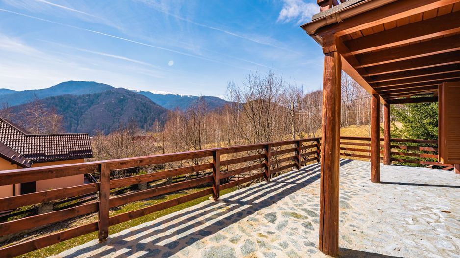 Casă de vacanță în Poiana Mărului. - Poză 3