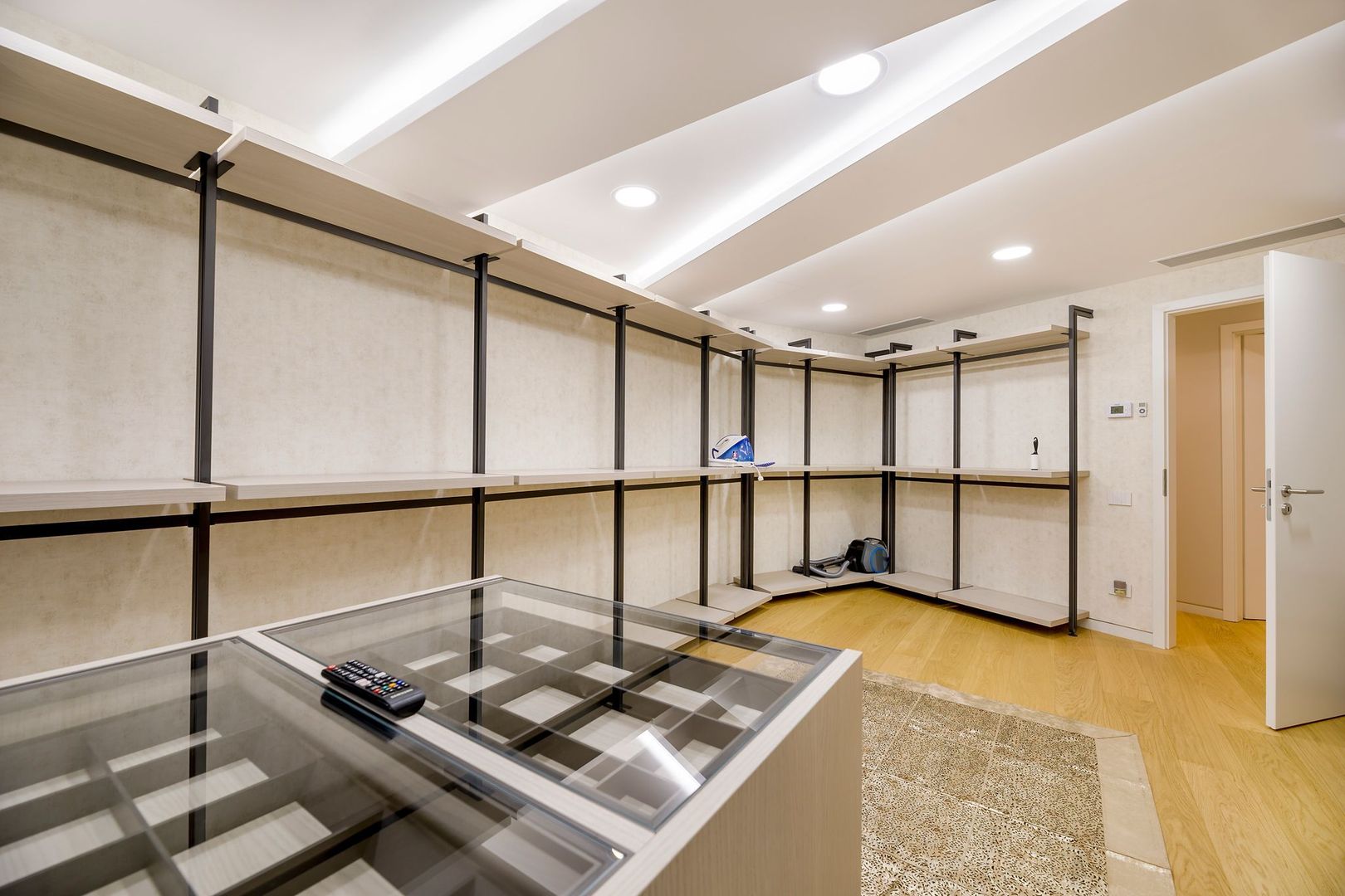 Apartament deosebit 4 camere complet mobilat si loc de parcare inclus - Poză 9