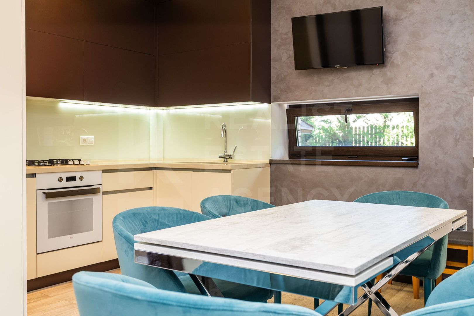 Vânzare, casă, 3 nivele, 4 camere, strada Schinoasa, com. Bacioi - Poză 6