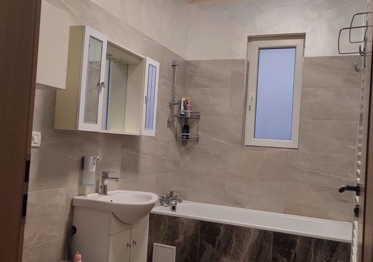 Apartament de vanzare 2 camere Giroc cu gradina 23 mp+2 locuri de paracre. - Poză 6