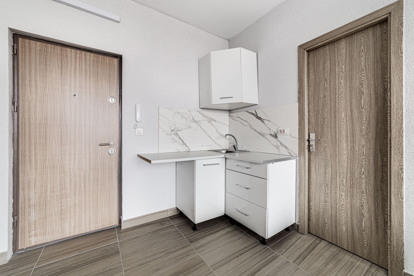 Cladire apartamente de inchiriat - Poză 7
