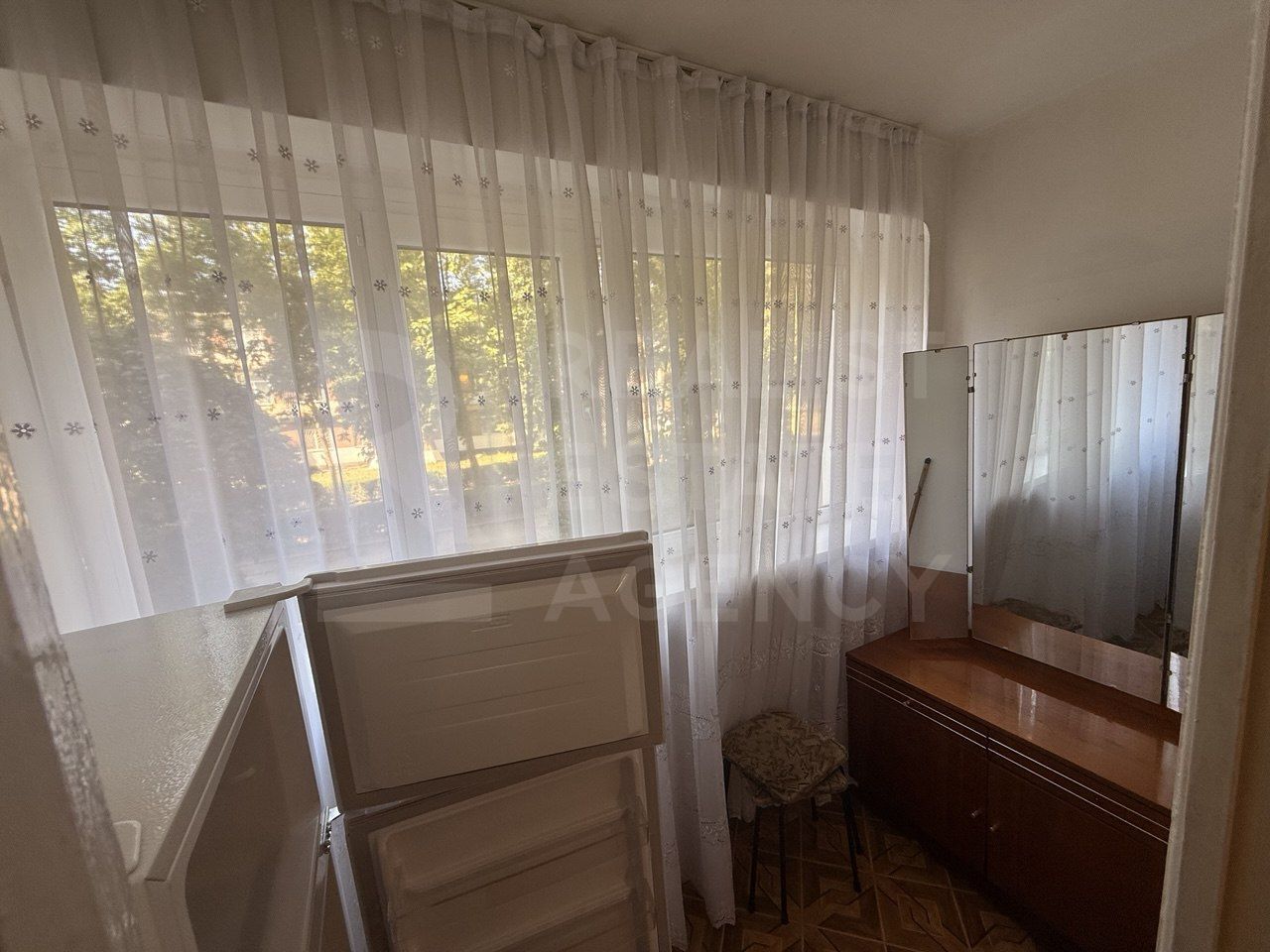Chirie, apartament, 2 camere, str. Larisa, Bălți cartierul 10 - Poză 2