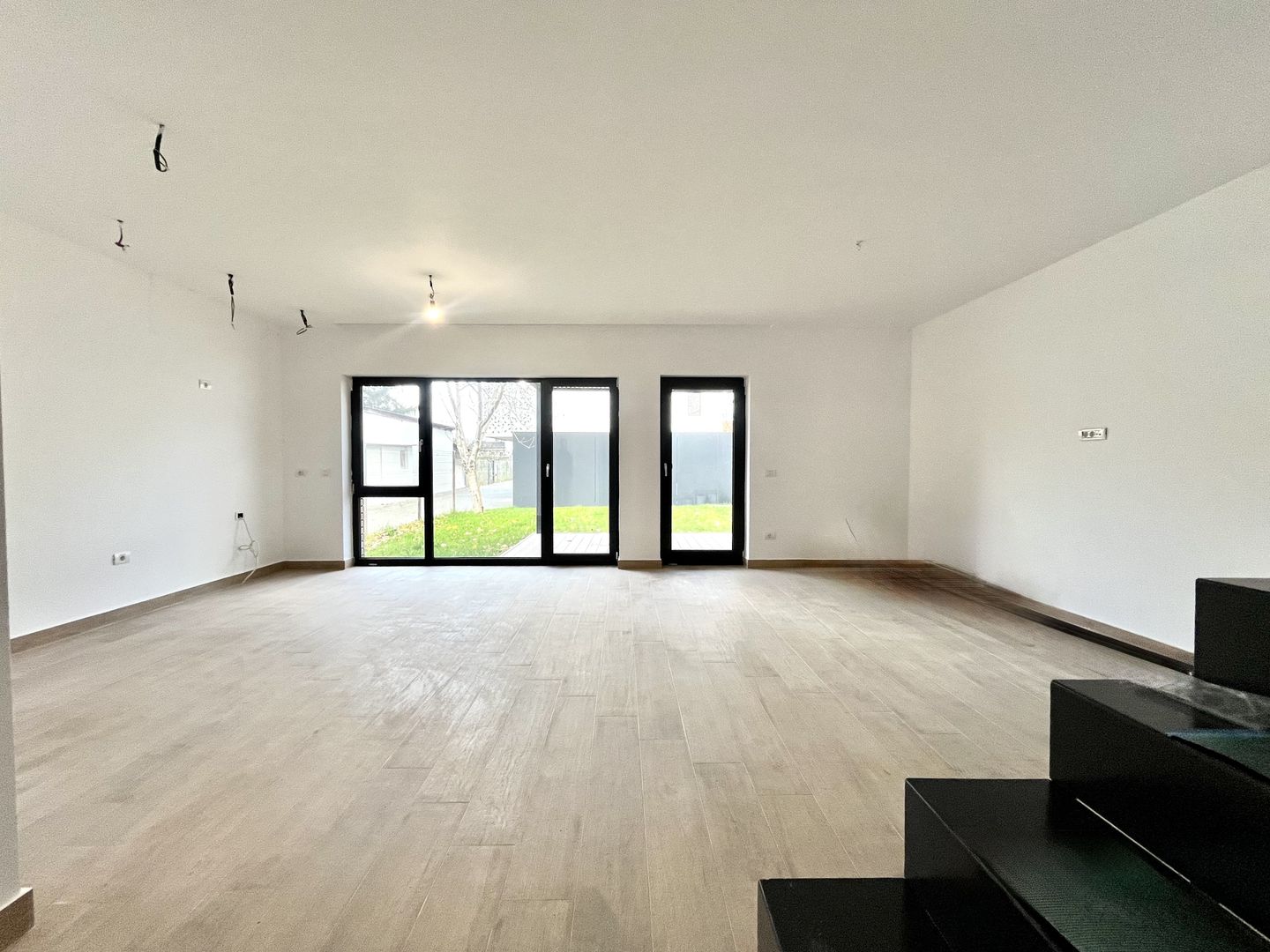 Casa individuala - 149 mp util - terasa rooftop cu jacuzzi de 32 mp - Poză 3