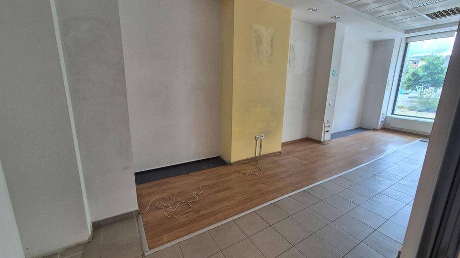 Închiriez spațiu comercial Republicii 22 - Poză 1