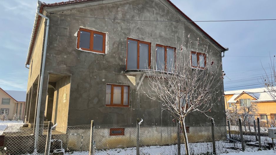 Casa De Vanzare // 320mp2 Utili // 2 intrari separate - Poză 2