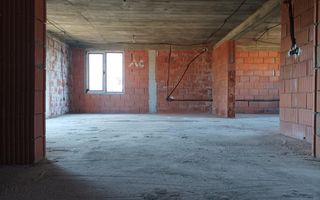 Aproape de oraș! Vânzare casă cu 5 camere în Ulmi! - Poză 9