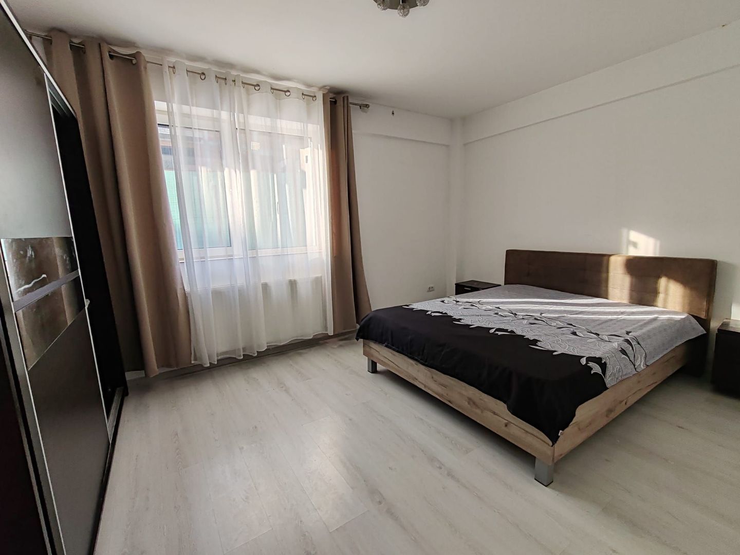 Apartament 2 camere decomandat 54 mp Galata Panoramic Res. 350 euro - Poză 2