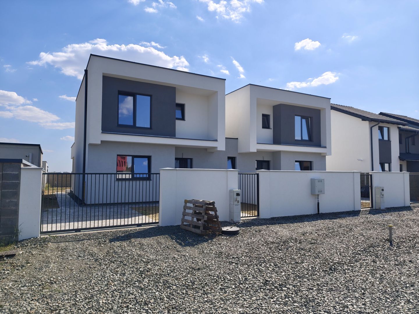 1/2 Duplex Sacalaz P+E,4Camere,2 Bai,Proiect Modern - Poză 2