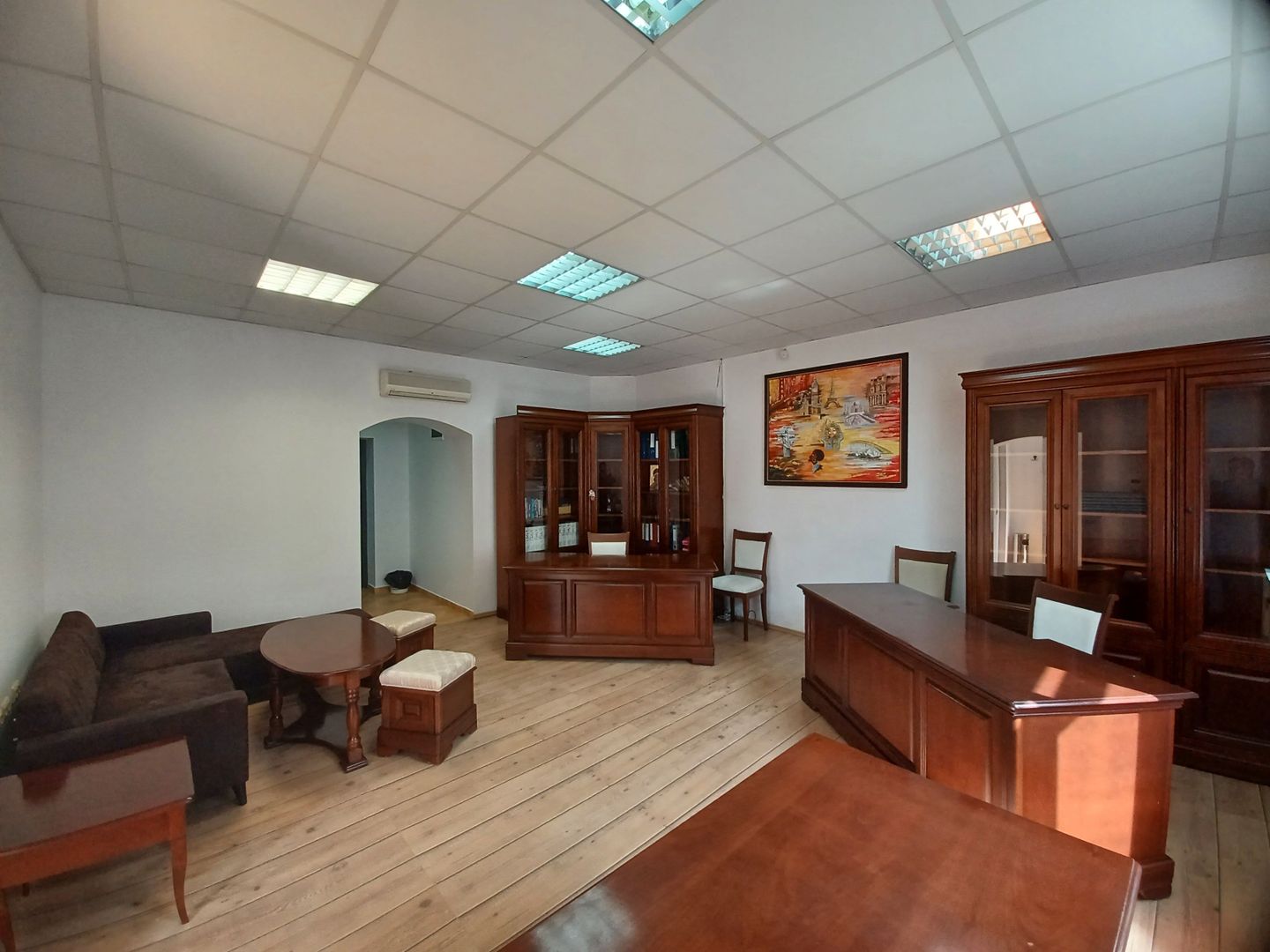 Birou, central, Ady Endre Oradea, 40 mp. 399 E/lună. Comision 0 - Poză 2