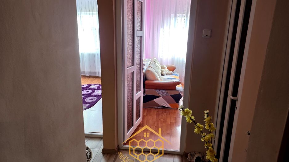 Apartament cu 3 camere in zona centrala - Filiasi - Poză 7